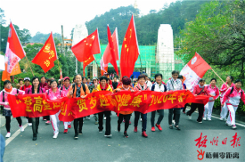 逛街游园享受休闲时光 市民以多种方式欢度元旦