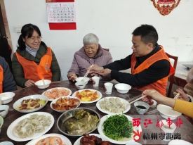 暖心行动送去新年问候
