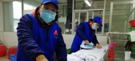 母女齐上阵争当防疫志愿者