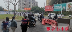 道路封闭施工后逆行车辆增多