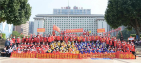 梧州“志愿红”，夹道迎接梧家英雄凯旋 ！