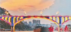 晚霞灯光交汇 城市夜景迷人