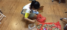 捡烟头换鸡蛋 志愿活动受欢迎