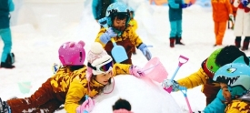 萌娃闹冰雪