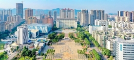 市政广场周边楼群气势恢宏