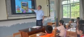 以校为家 三尺杏坛育桃李