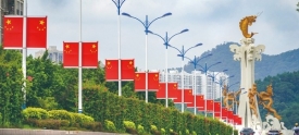 红旗高挂迎国庆
