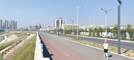 持续推进堤顶路修建