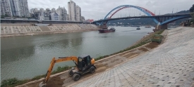加快鸳江春泛防洪堤步道铺设
