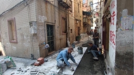 文明城市创建丨万秀区高地路铺设地砖