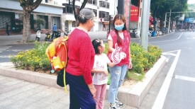 志愿服务丨万秀区持续开展文明交通劝导志愿服务活动