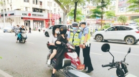 文明出行丨“一盔一带”莫忘记