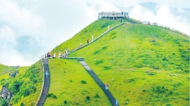 文明旅游丨游客乐享山地生态美景