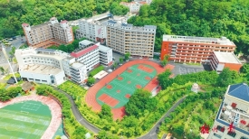文明校园创建丨阳光下的市第八中学校园