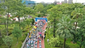 梧州市近千名群众参加环玫瑰湖健步走活动