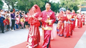 文明实践丨藤县9对新人举行中式集体婚礼