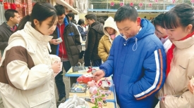 梧州市第十一中学开展2024年元宵喜乐会暨爱心助学义卖活动