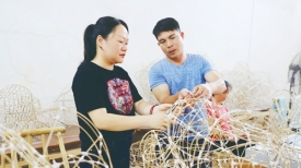 教授扎狮头技艺