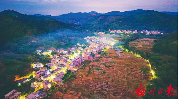 暖心路灯 照亮村庄